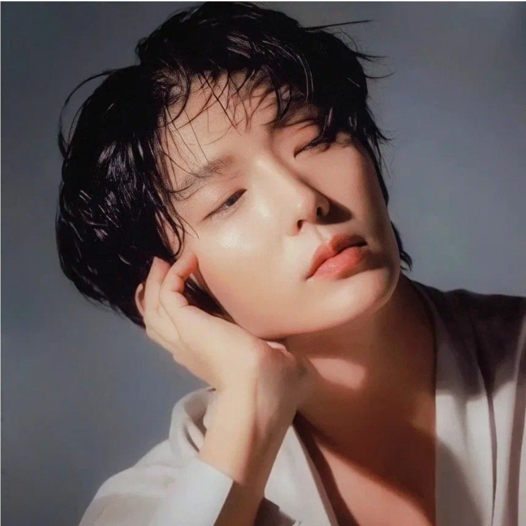 Behind-the-scenes cut of Lee Joongi