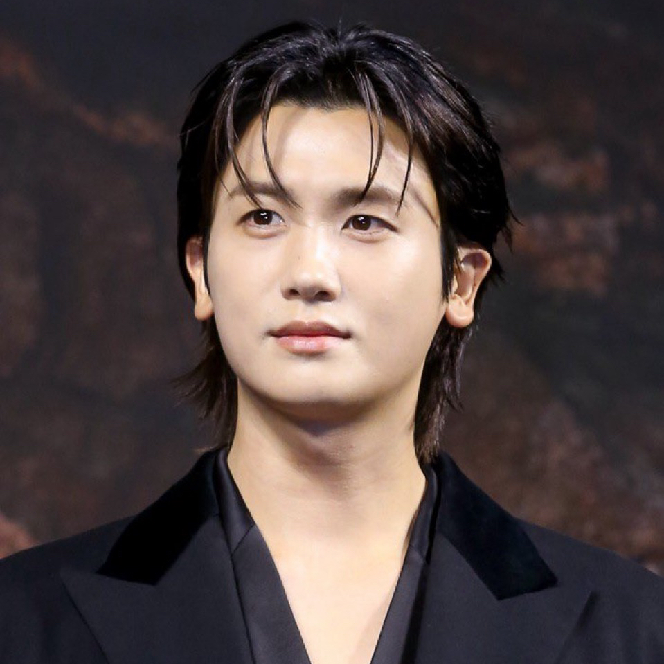 A moment captured by a fan of Park Hyungsik