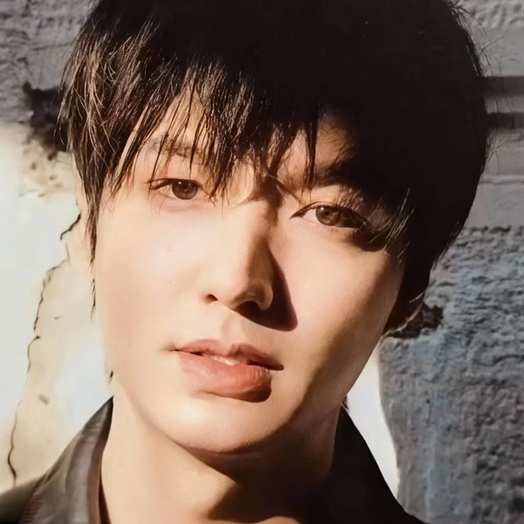 イ・ミンホの最近の活動ショット