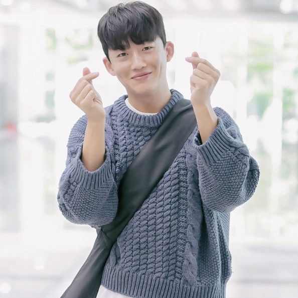 A moment captured by a fan of Shin Seungtae