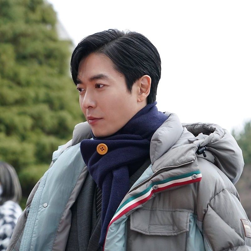 Behind-the-scenes cut of Kim Jaewook