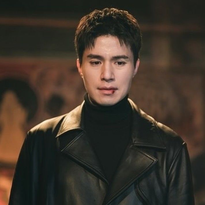 Recent activity shot of Lee Dongwook