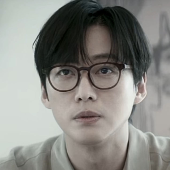 Behind-the-scenes cut of Namkoong Min