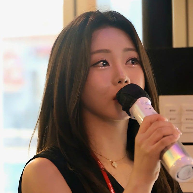 Recent activity shot of Hong Jiyoon