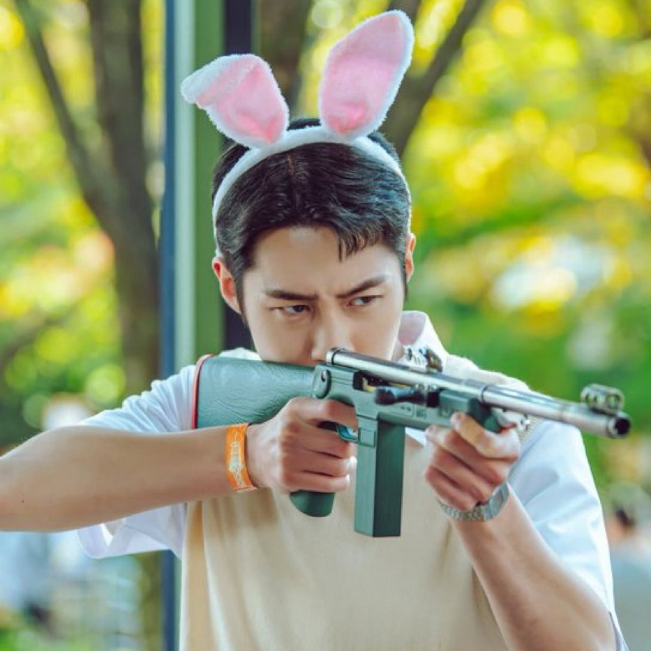 Behind-the-scenes cut of Lee Jaewook