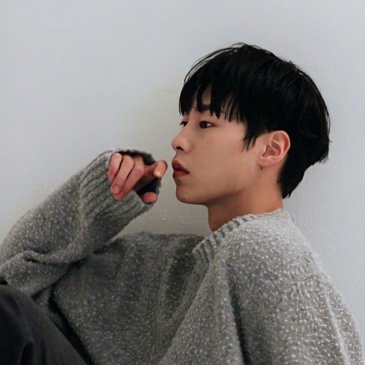 Behind-the-scenes cut of Lee Jaewook
