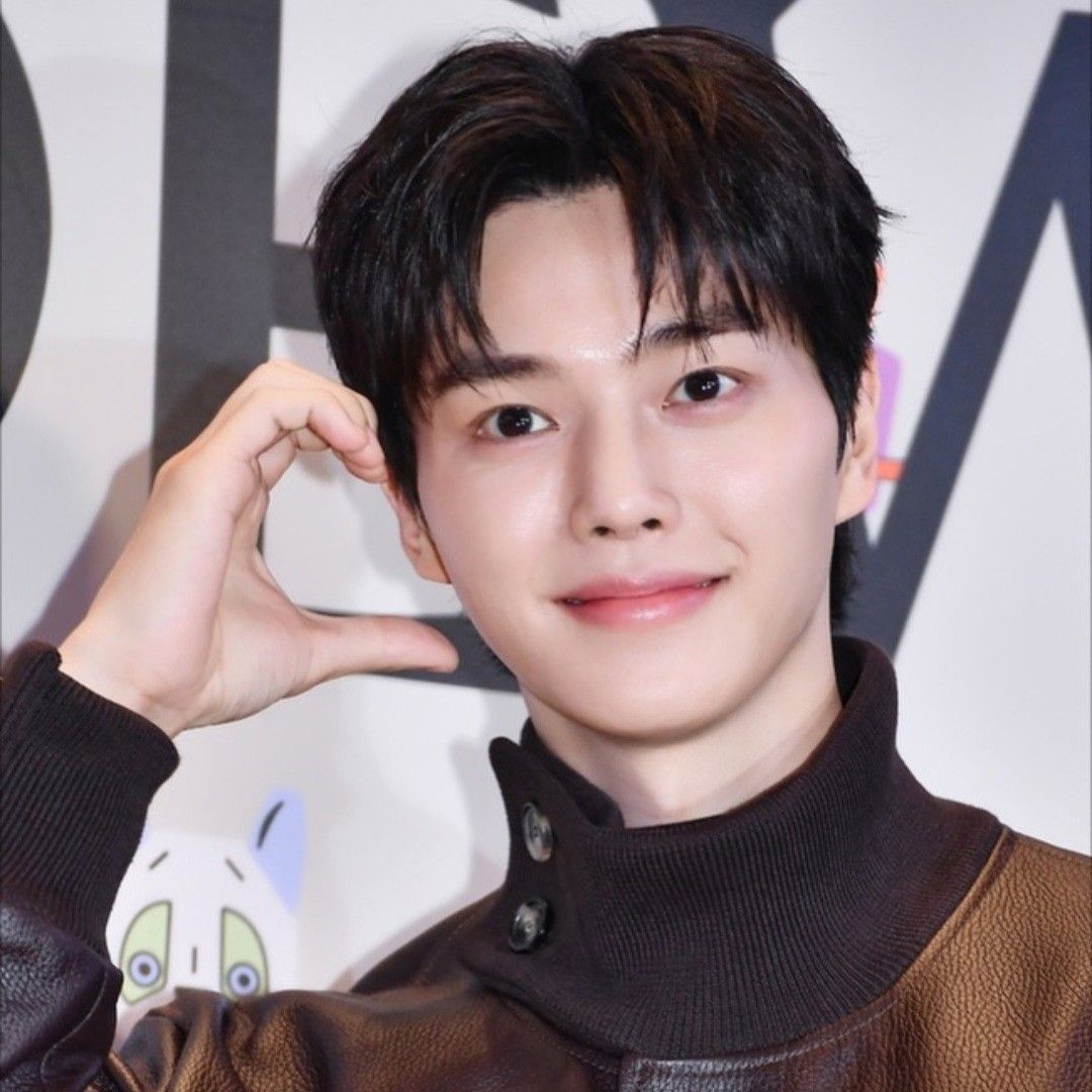 Latest photo of Song Kang