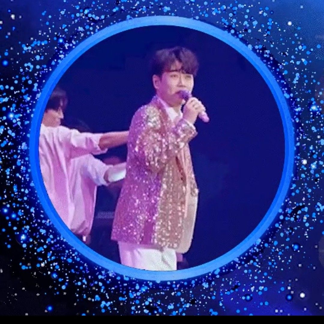A moment captured by a fan of Hwang Youngwoong