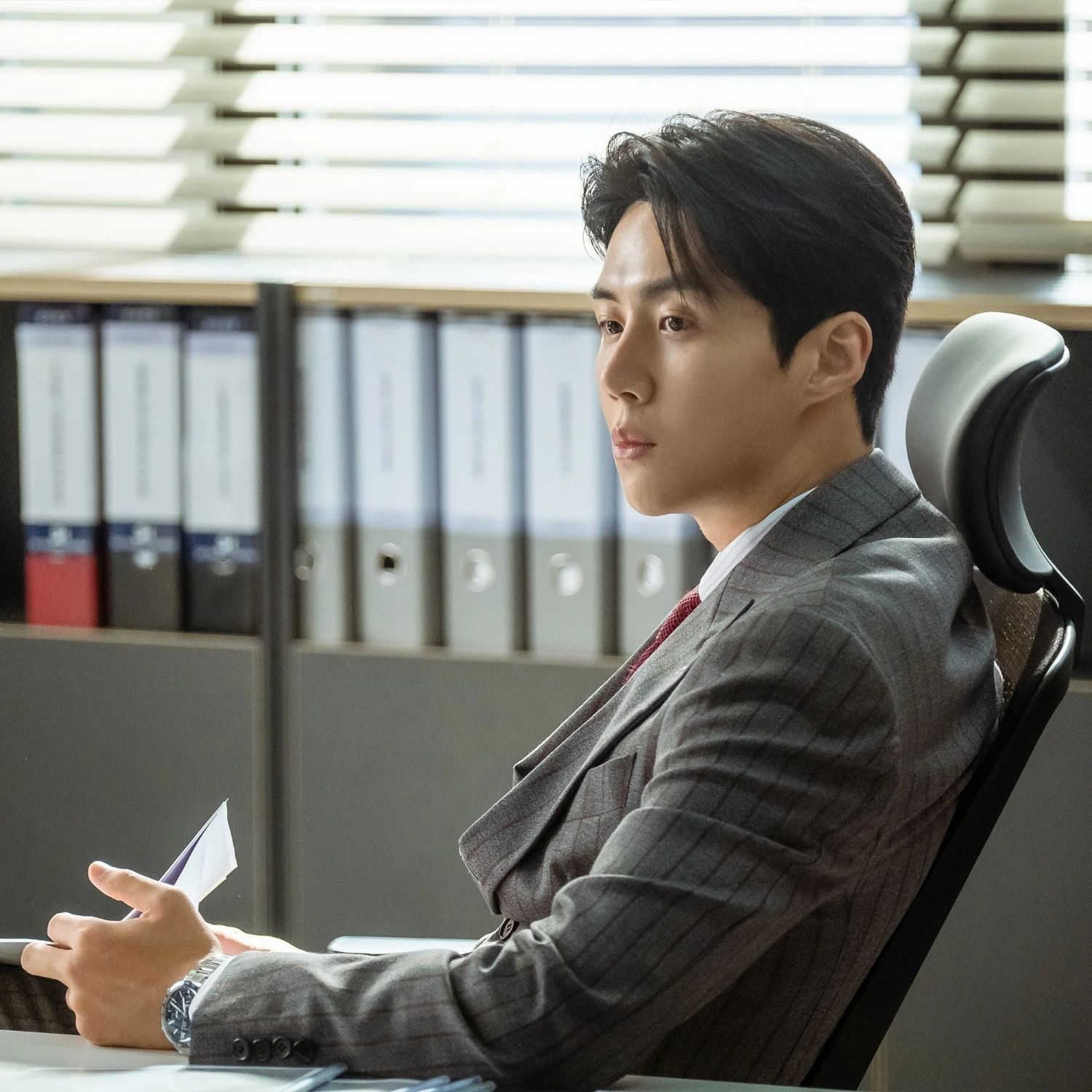 Behind-the-scenes cut of Kim Seonho