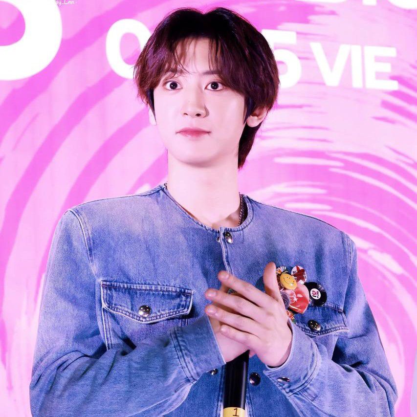 Recent activity shot of Chanyeol
