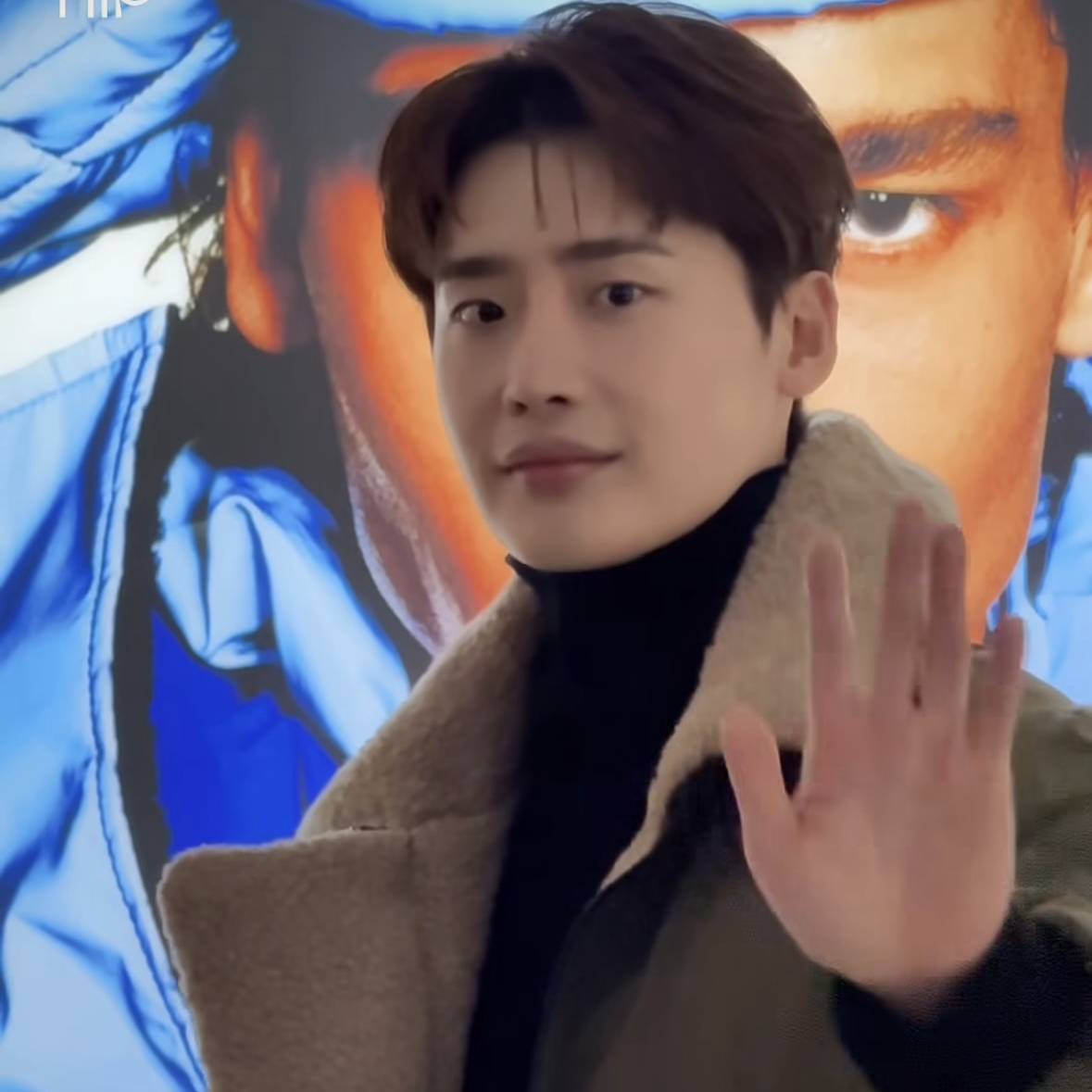 A moment captured by a fan of Lee Jongsuk