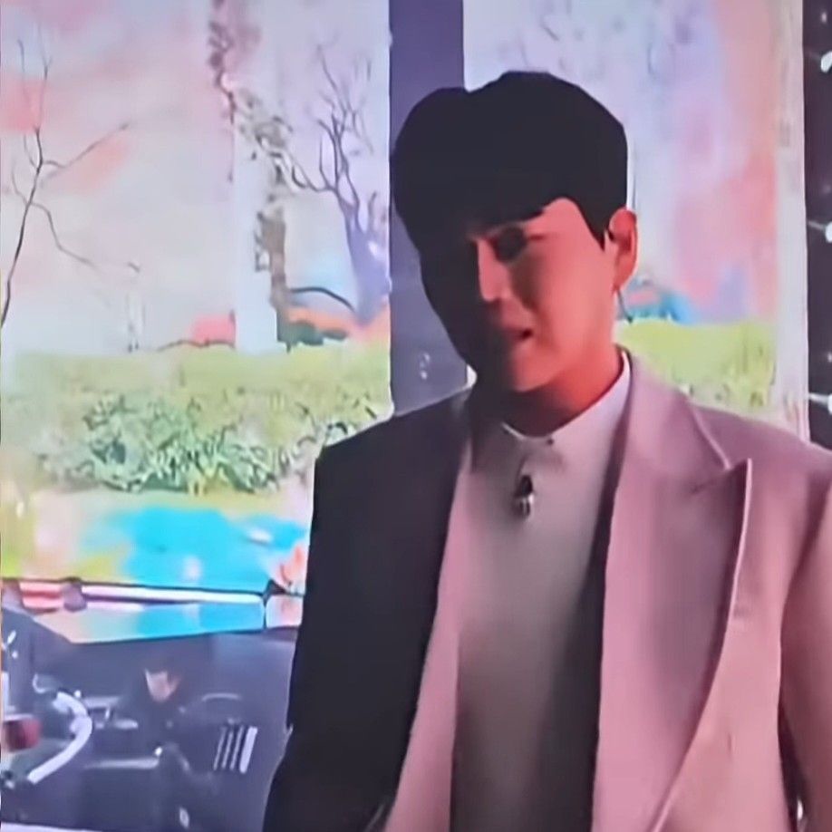 Behind-the-scenes cut of Hwang Youngwoong