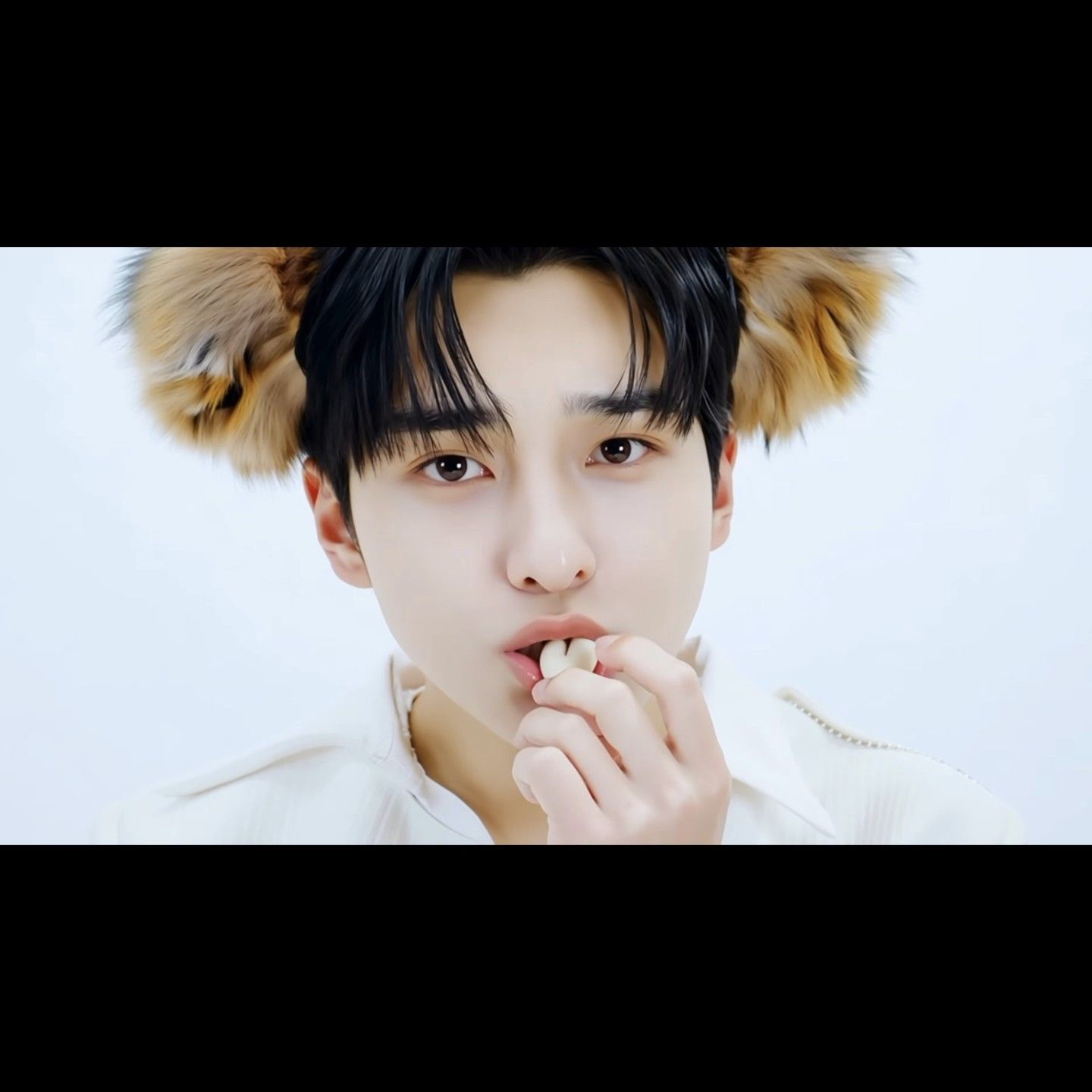 Behind-the-scenes cut of Seong Ri