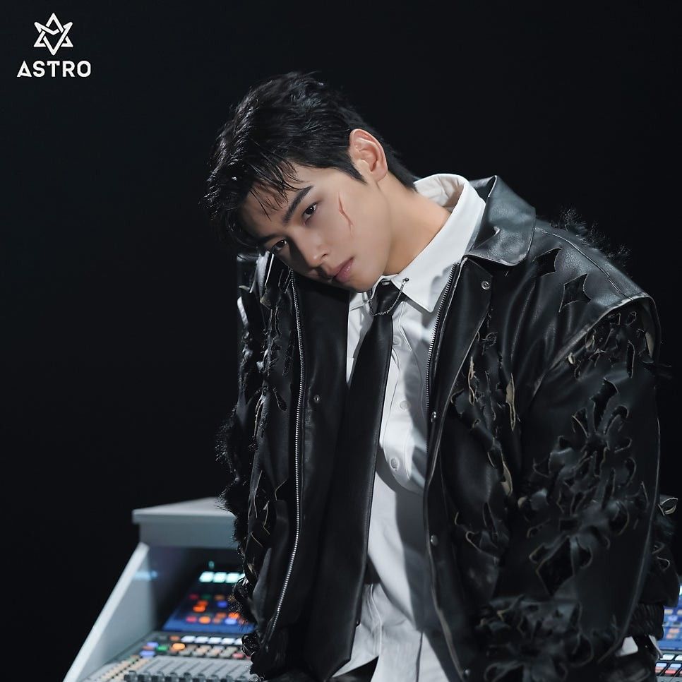 A moment captured by a fan of Cha Eunwoo