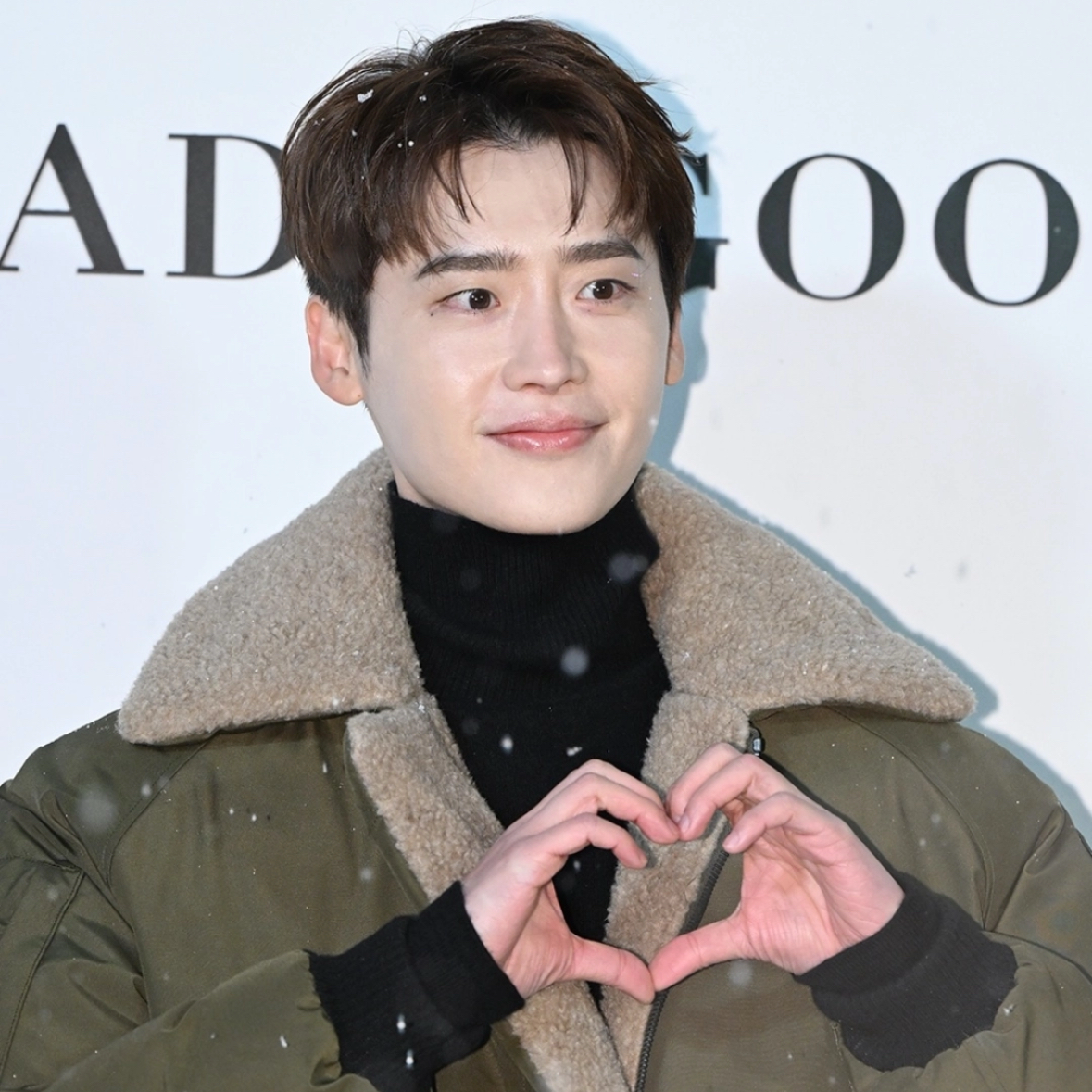 Recent activity shot of Lee Jongsuk