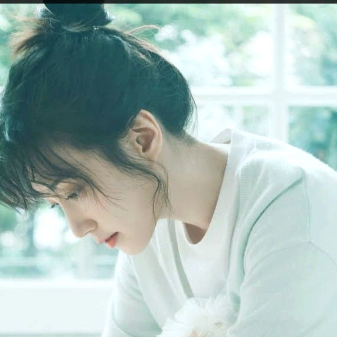 Behind-the-scenes cut of Park Eunbin