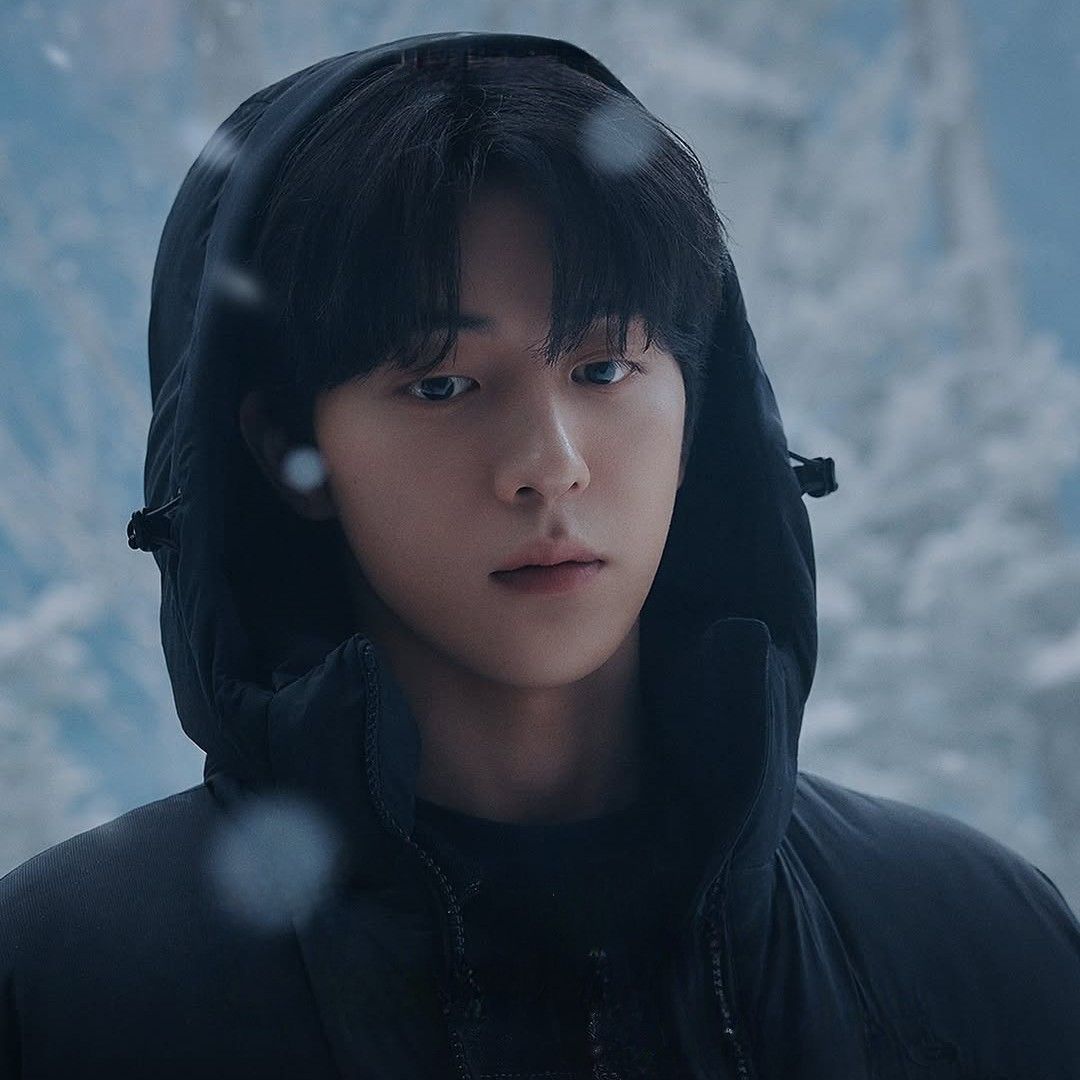Behind-the-scenes cut of Nam Joohyuk