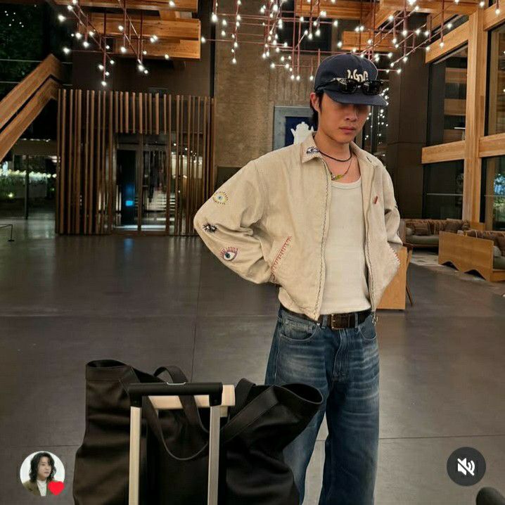 Recent activity shot of Lee Jongwon