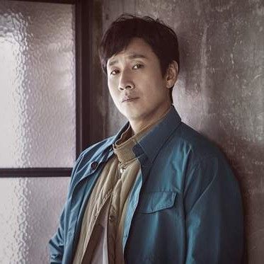 Behind-the-scenes cut of Lee Sunkyun