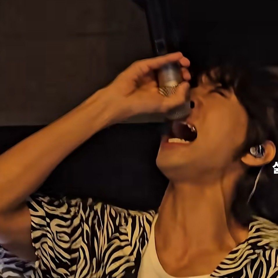Recent activity shot of Lee Seungyoon