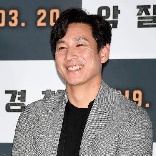 Recent activity shot of Lee Sunkyun