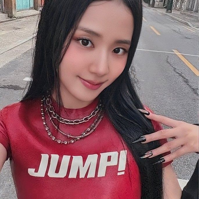 Latest photo of Jisoo (1995)