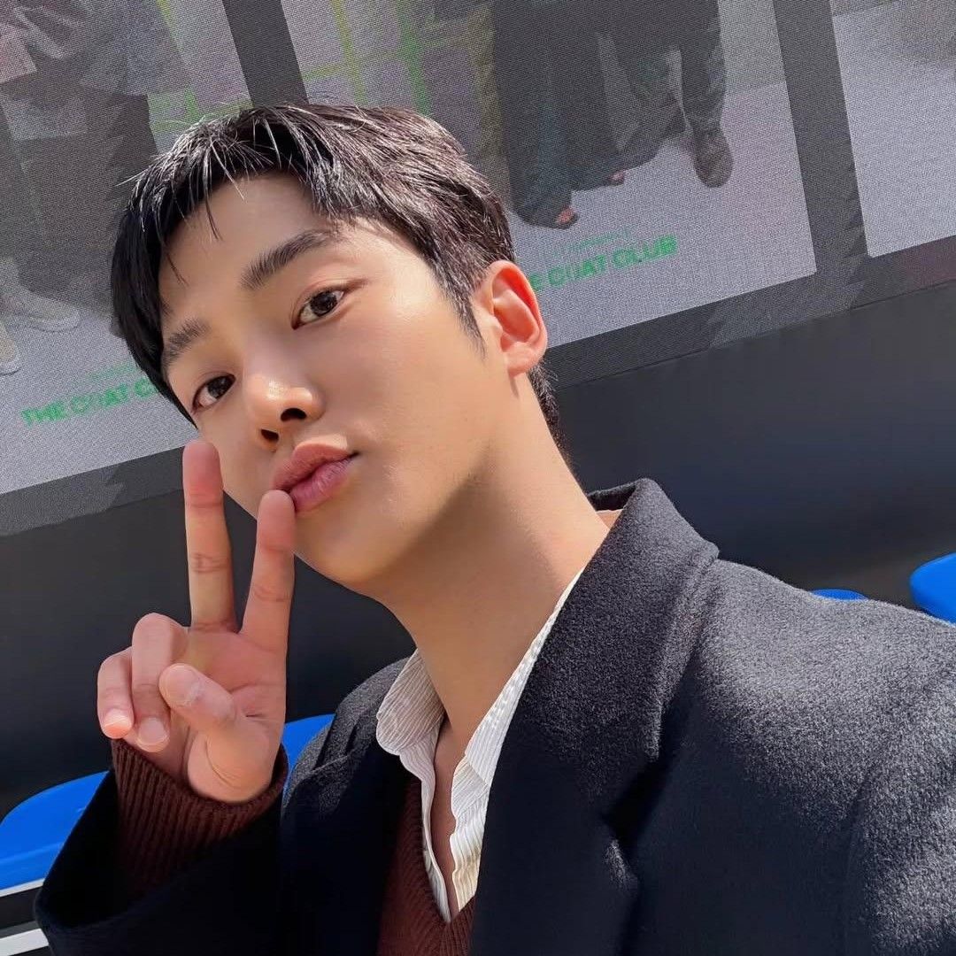 로운의 최신 사진