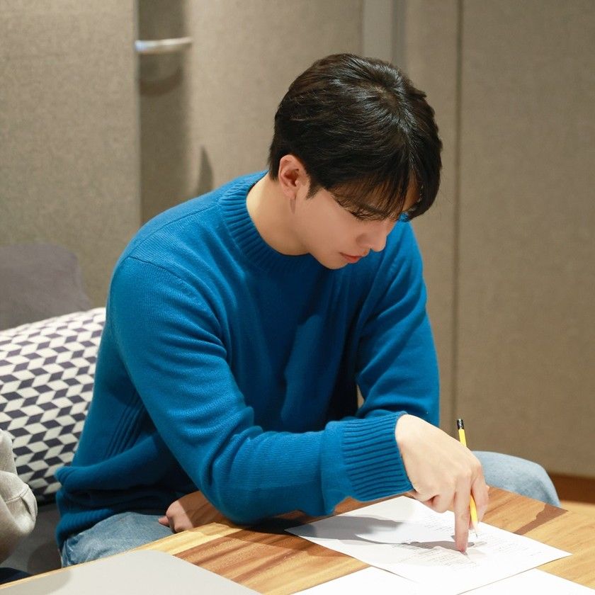 Latest photo of Lee Seunggi