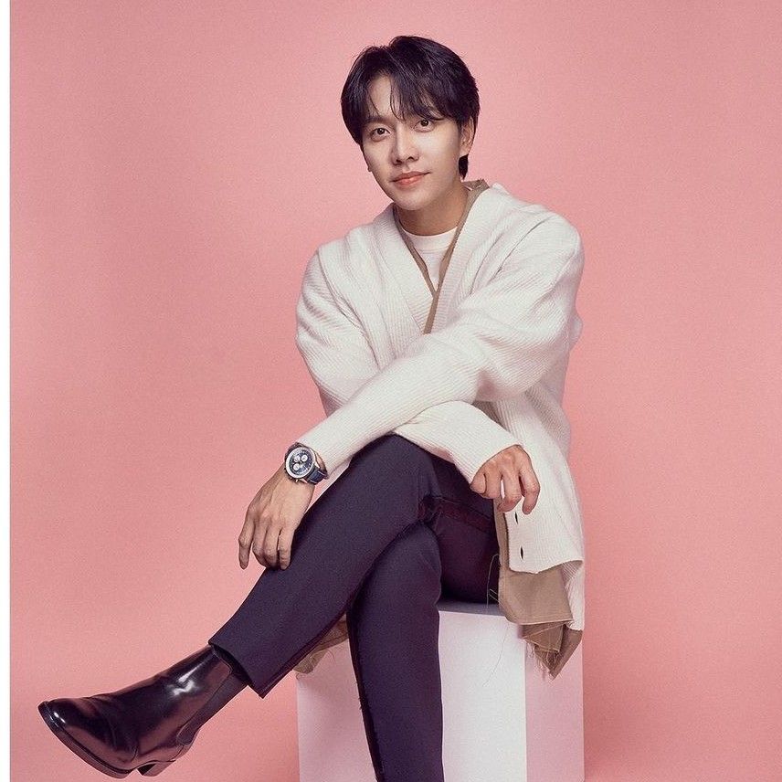 Latest photo of Lee Seunggi