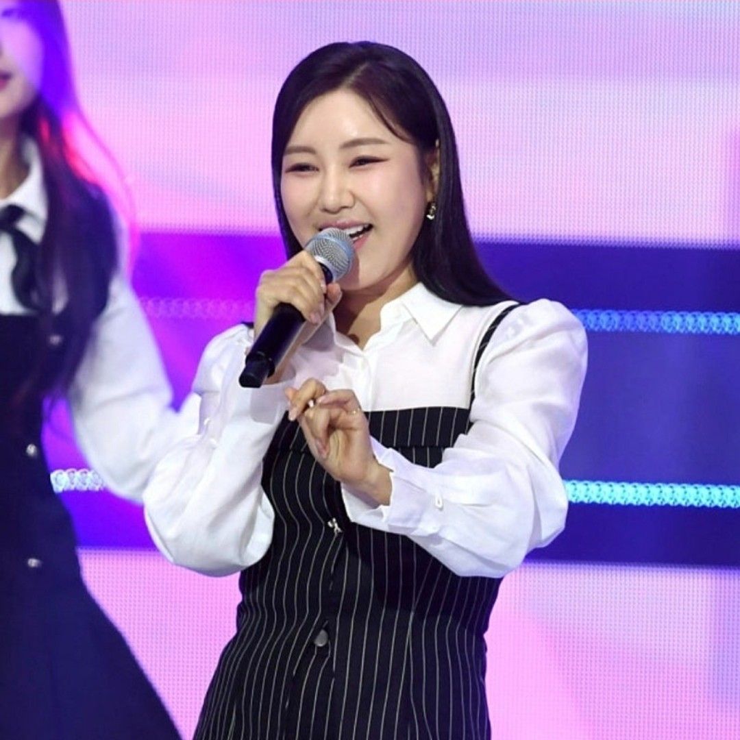 Latest photo of Song Gain