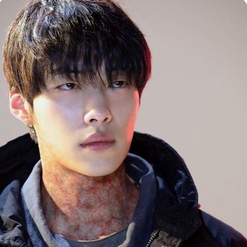 A moment captured by a fan of Woo Dohwan