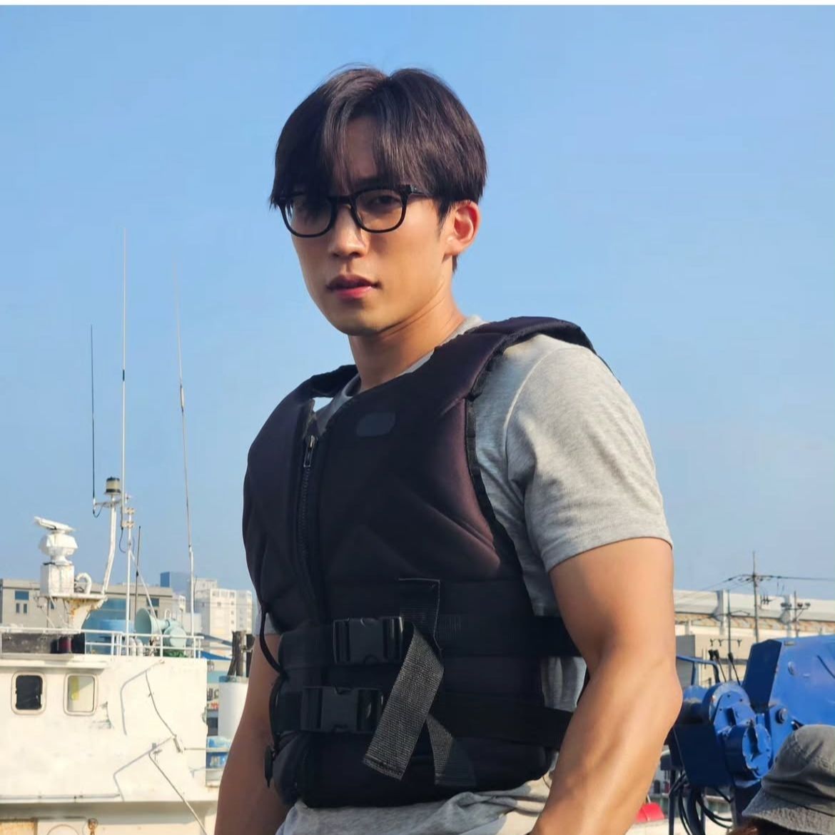 Behind-the-scenes cut of Lee Sangyi