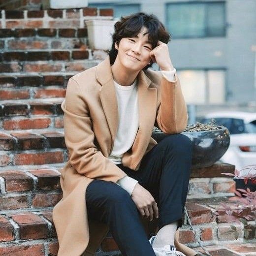 Foto terbaru dari Yoon Shiyoon