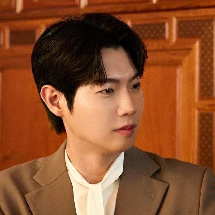 Latest photo of Son Taejin