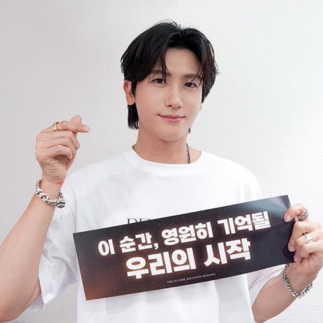 Behind-the-scenes cut of Park Hyungsik