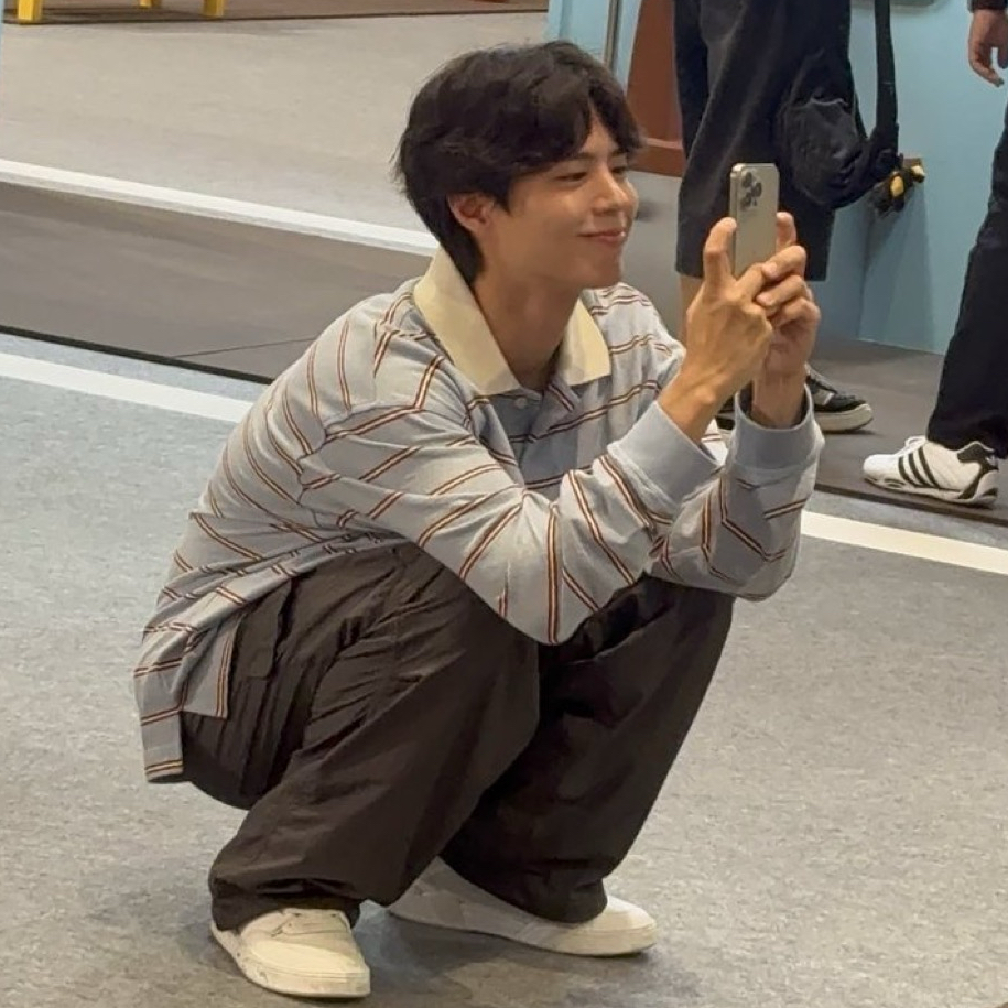 Behind-the-scenes cut of Park Bogum
