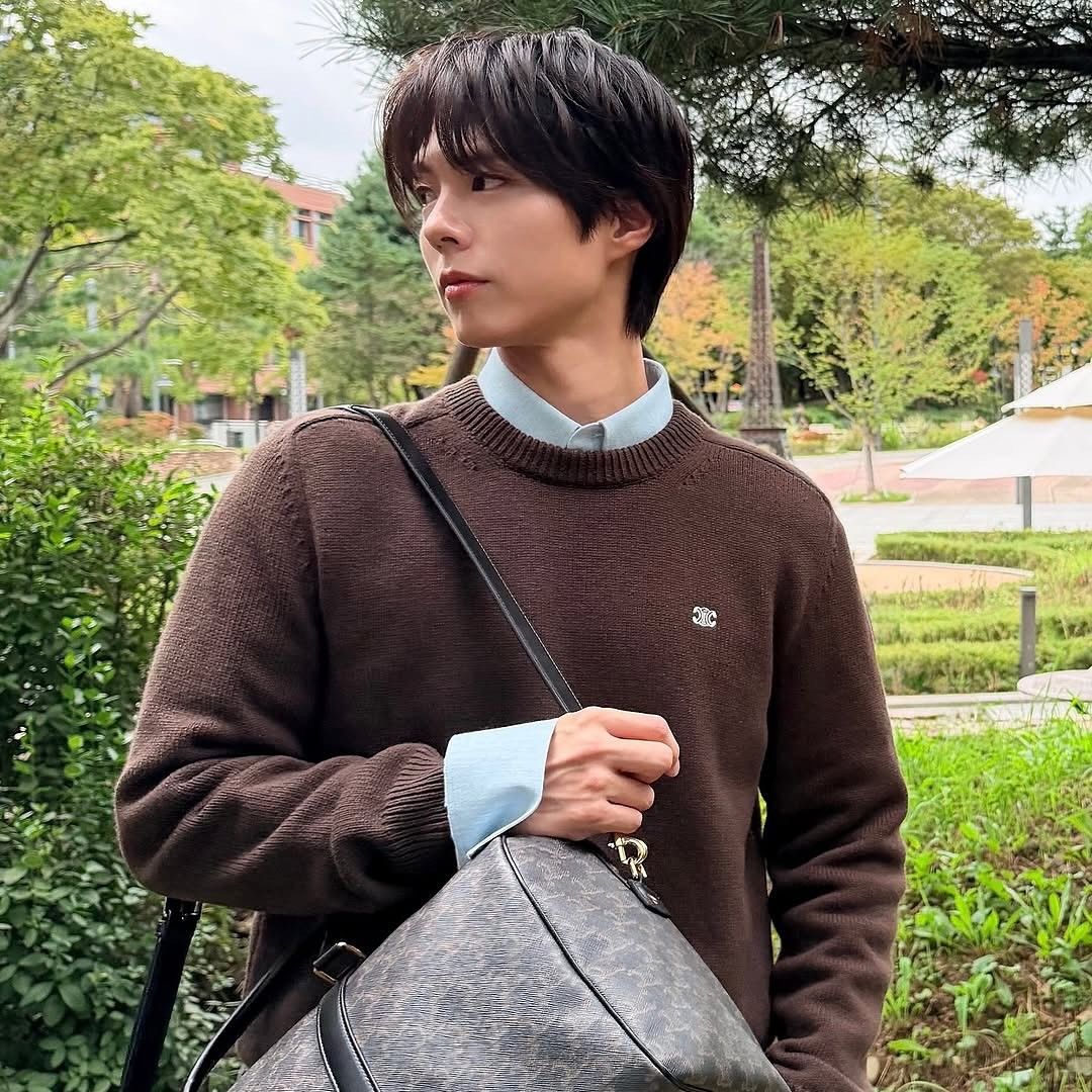 Behind-the-scenes cut of Park Bogum