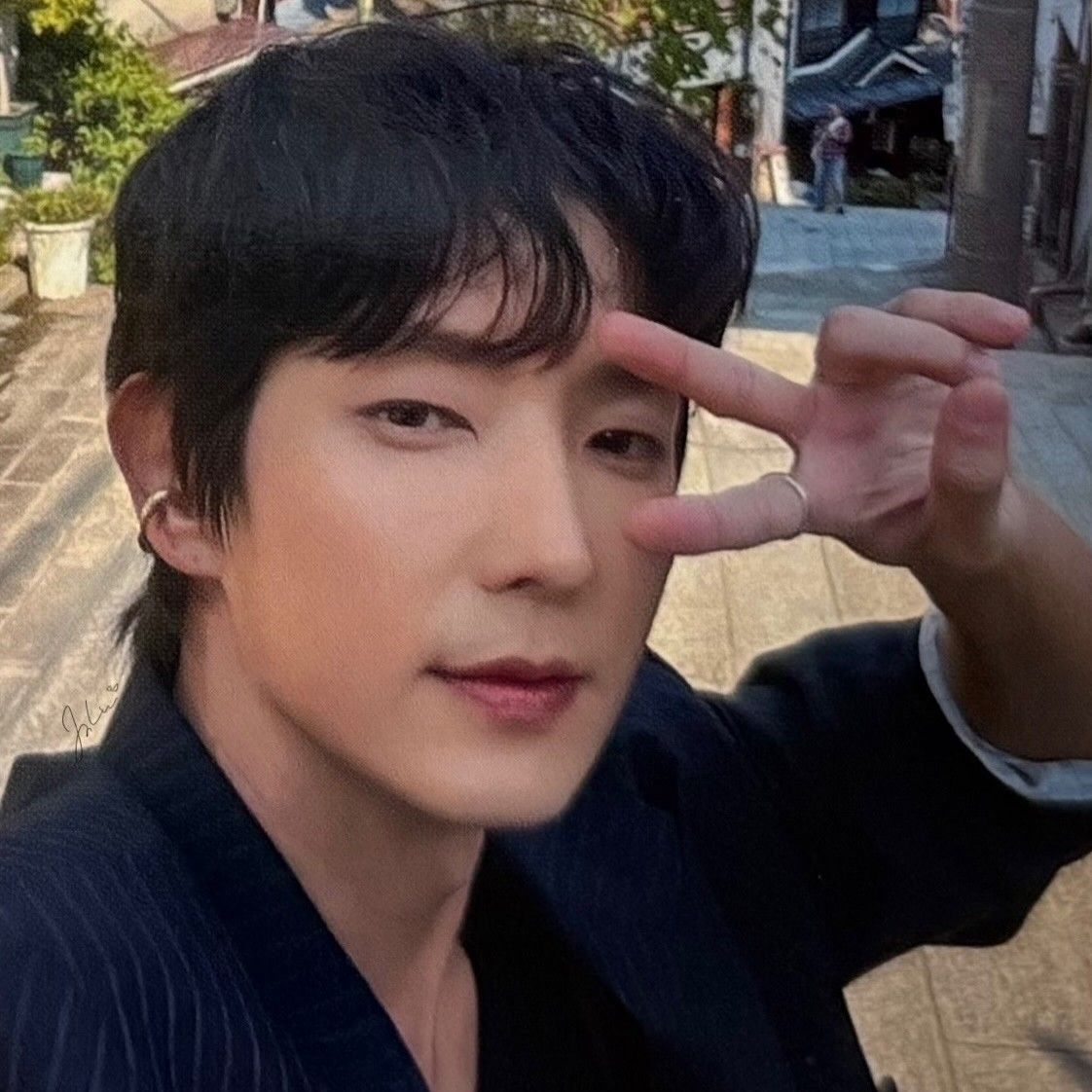 A moment captured by a fan of Lee Joongi