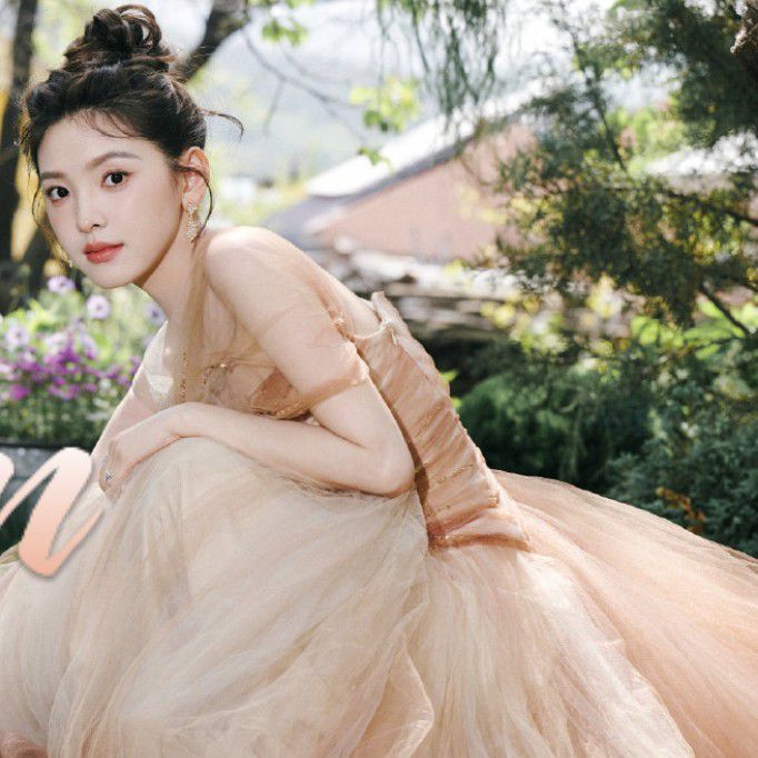 Behind-the-scenes cut of Zhang Ruonan