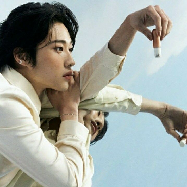 Recent activity shot of Lee Jongwon