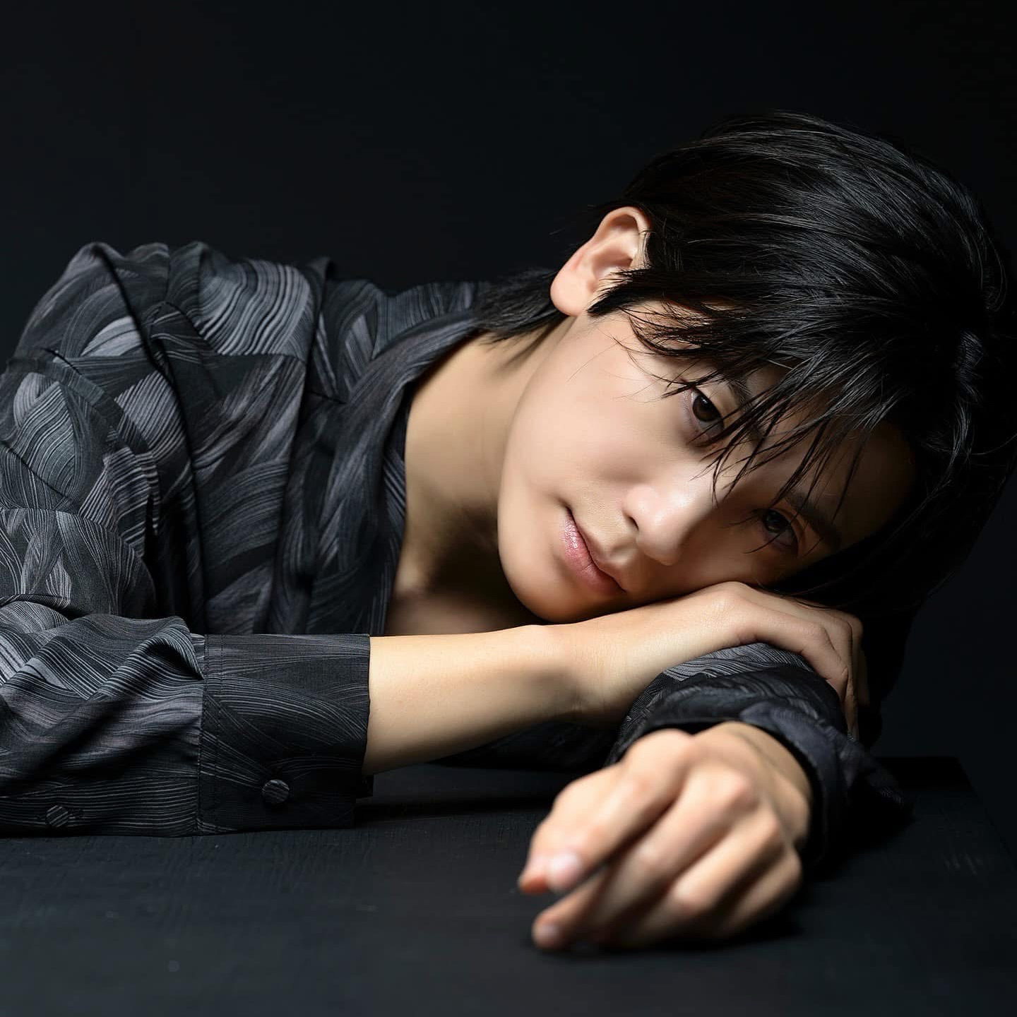 A moment captured by a fan of Park Hyungsik