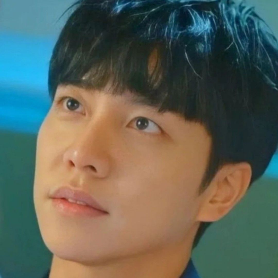 Foto kegiatan terbaru dari Lee Seunggi