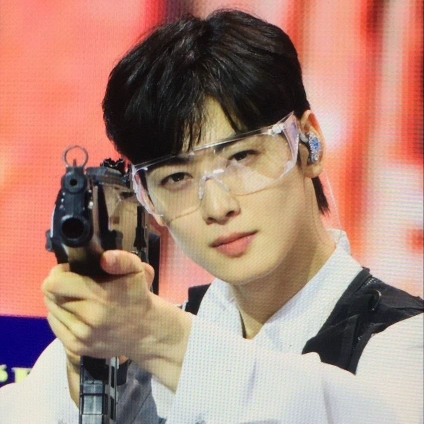Recent activity shot of Cha Eunwoo