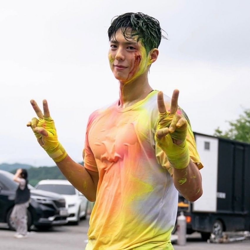 A moment captured by a fan of Park Bogum