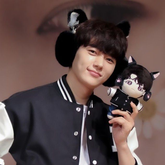 Latest photo of Kim Myungsoo (L)