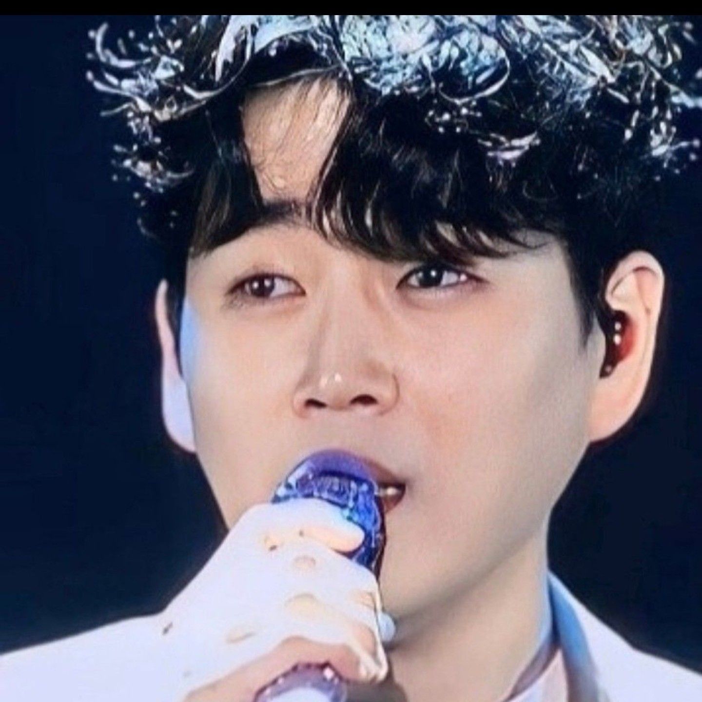 A moment captured by a fan of Hwang Youngwoong
