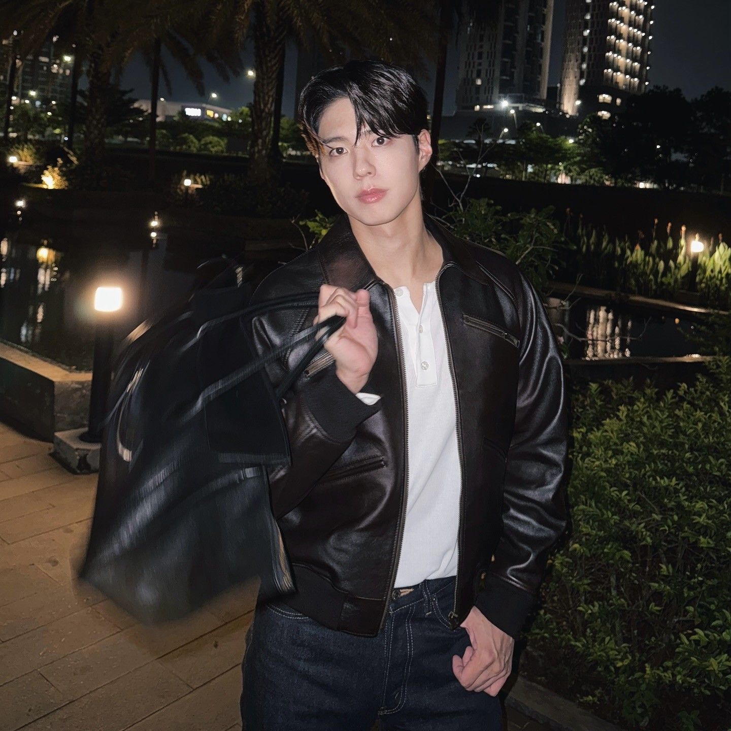 Behind-the-scenes cut of Park Bogum