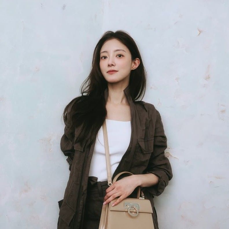 Behind-the-scenes cut of Lee Seyoung