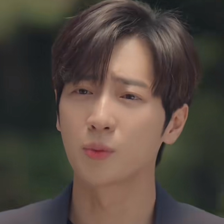 A moment captured by a fan of Lee Sangyeob