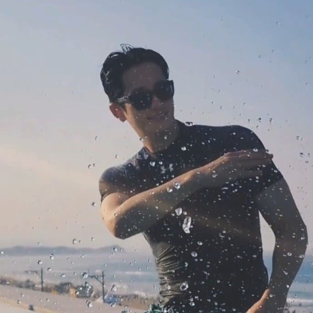 A moment captured by a fan of Park Sihoo